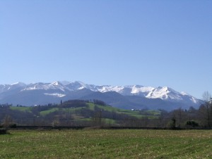 Les Pyrénées, vue depuis la ligne de chemin de fer entre Tarbes et Pau