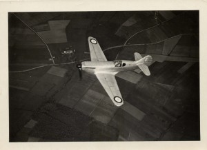 Le prototype du Dewoitine D520 français en vol en 1939